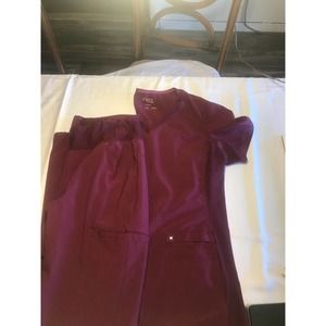 Ladies burgundy iflex scrub set size SM